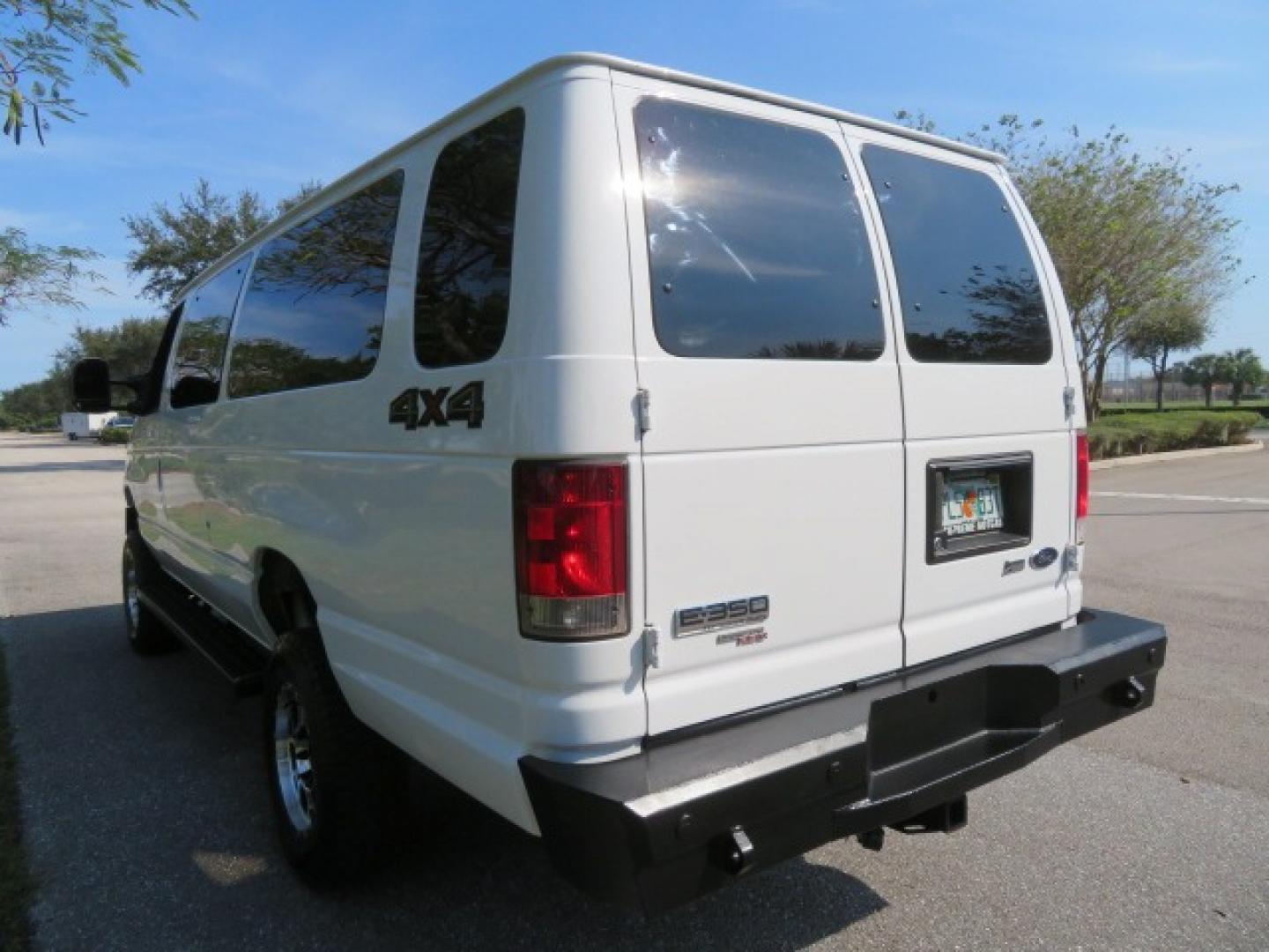 2014 White /GRAY Ford E-Series Wagon XLT (1FBSS3BL6ED) , AUTOMATIC transmission, located at 4301 Oak Circle #19, Boca Raton, FL, 33431, (954) 561-2499, 26.388861, -80.084038 - Photo#32